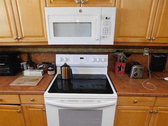 5th image of 4982 SW 29th Terrace