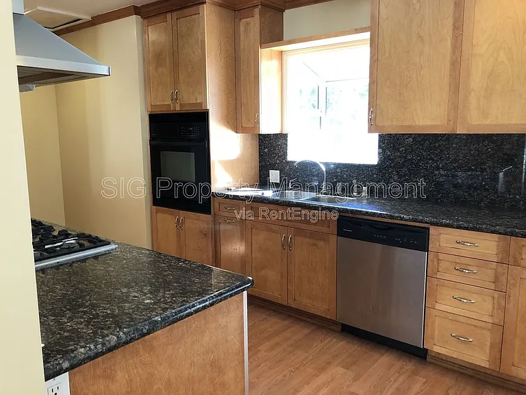 507 E Cypress St — Photo 8
