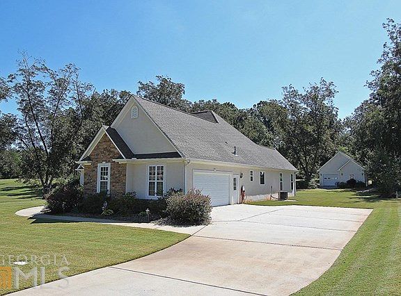 2nd image of 25 Lake Park Dr