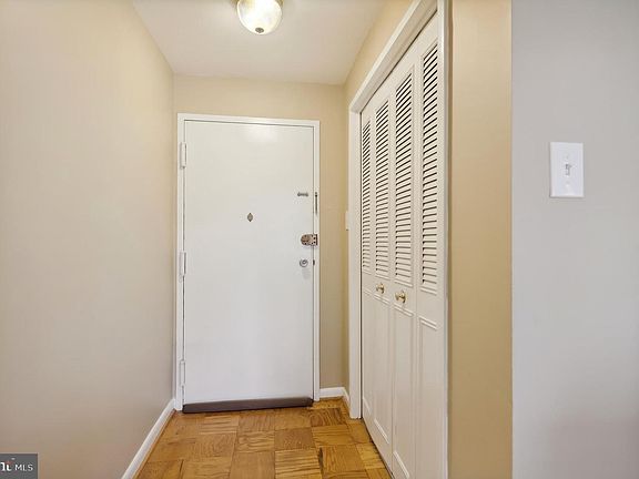 3rd image of 10228 Rockville Pik #201