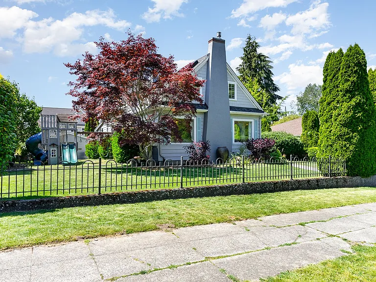 1525 45th Ave SW — Photo 32