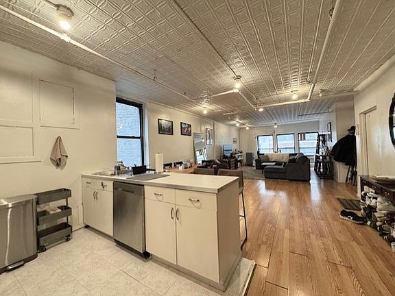 5th image of 27 W 27th St