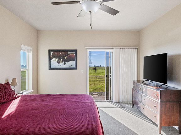 3rd image of 4390 Rolling Hills Rd