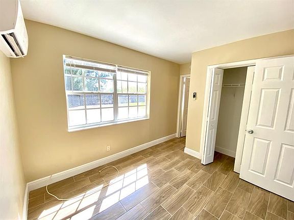 4th image of 4304 Greenwood Ave