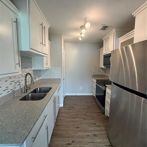 2201 S Jackson Rd #P5 — Photo 3
