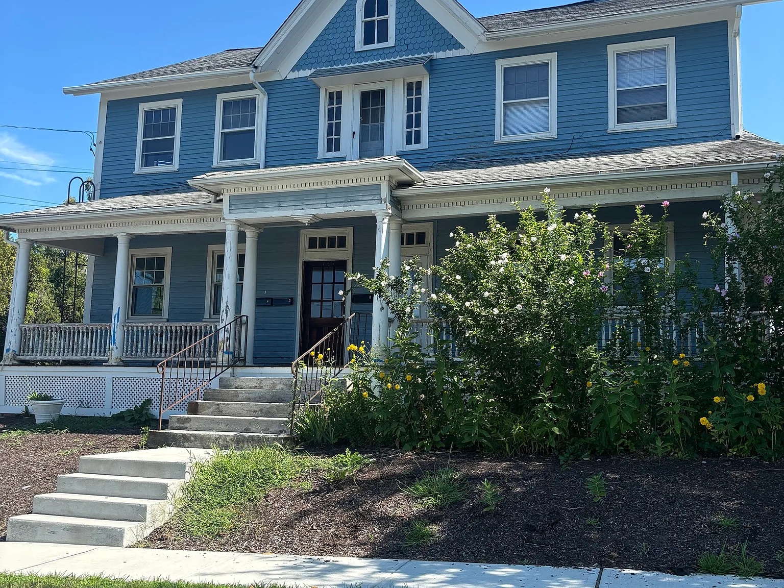 2 bed, 1.5 bath, 1500 sqft, $2,500 — Photo 1