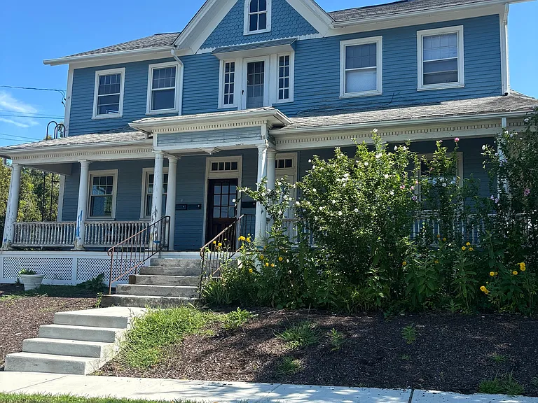 24 Broadway St — Photo 1
