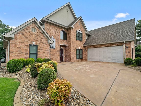 4th image of 711 Cobblestone Cir