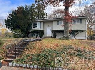 2 Gail Ct, Piscataway, NJ 08854