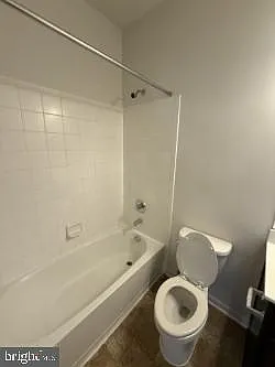 240 Parkland Dr — Photo 15