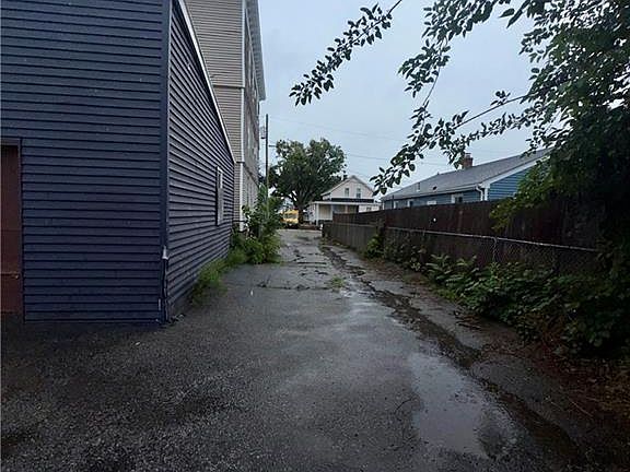 4th image of 204 Dunnell Ave