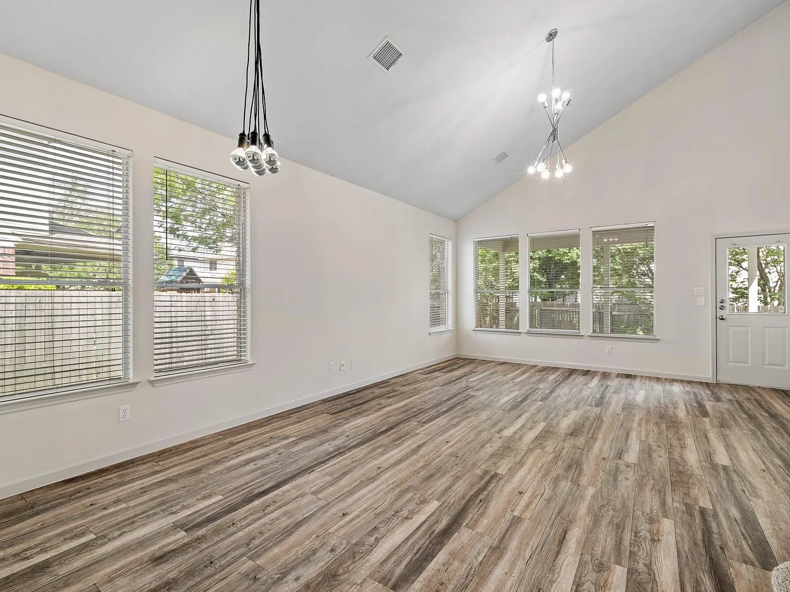 3 bed, 2.5 bath, 2044 sqft, $2,500 — Photo 3