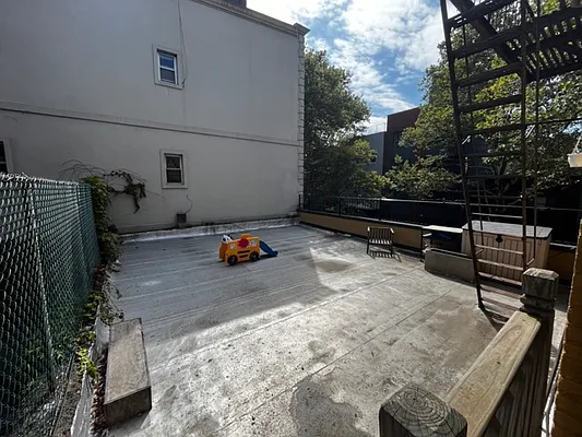 Rented by MySpaceNYC | media 28