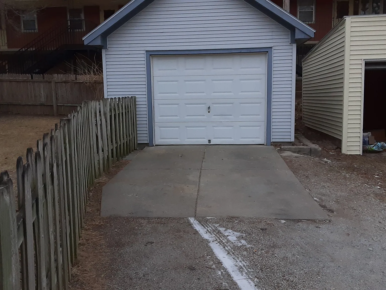 3 bed, 900 sqft, $1,450 — Photo 3