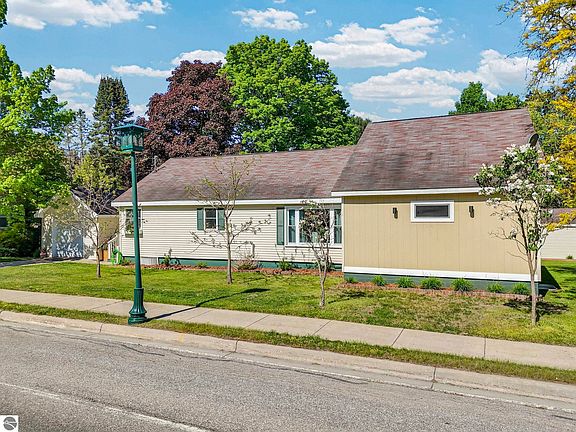 4th image of 425 N Brownson Ave