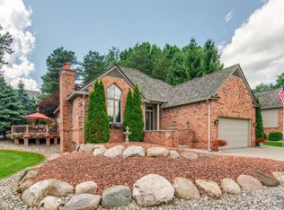 16440 Dusklight Dr, Fenton, MI 48430