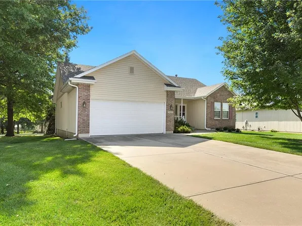 1115 SW Hoke Ct, Lees Summit, MO 64081