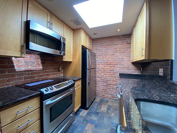 4th image of 79 Gainsborough St Unit 406