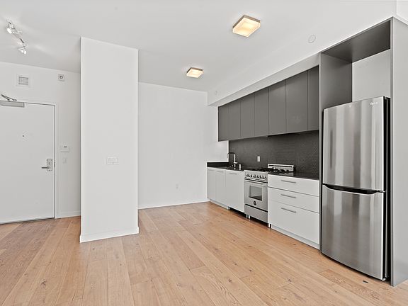 3rd image of 11 Franklin St Unit 305