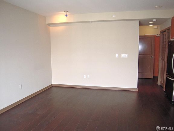 4th image of 170 King St Unit 1104