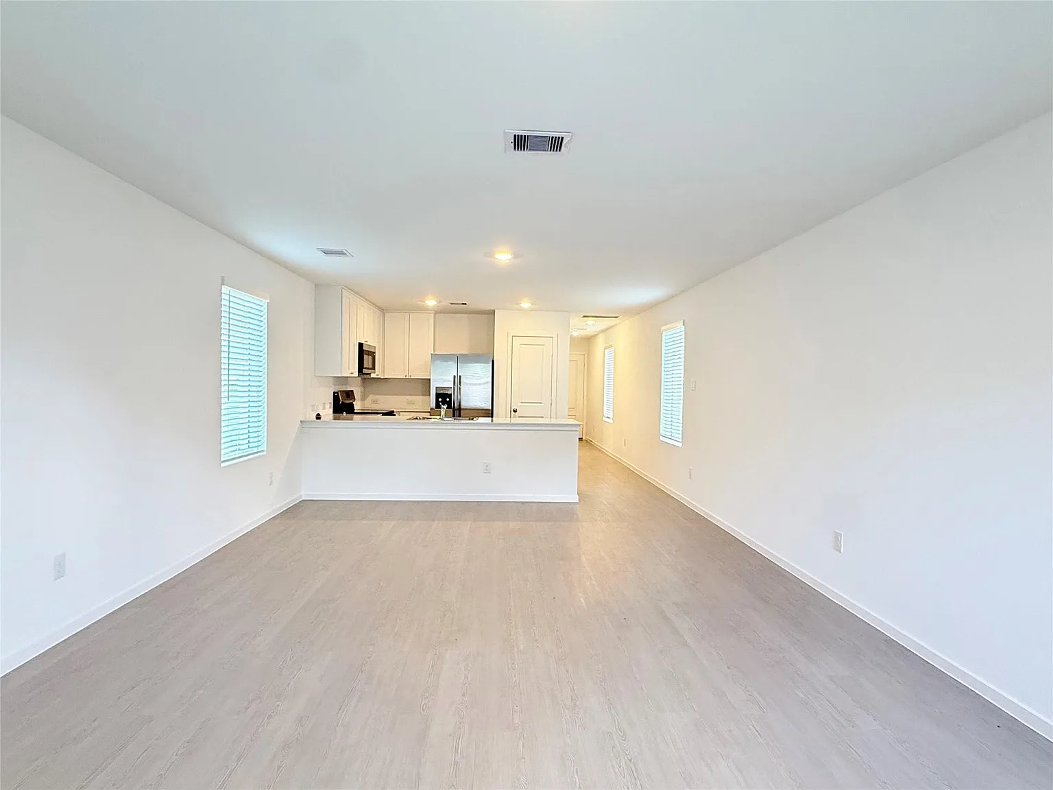 3 bed, 2.5 bath, 1360 sqft, $1,650 — Photo 2