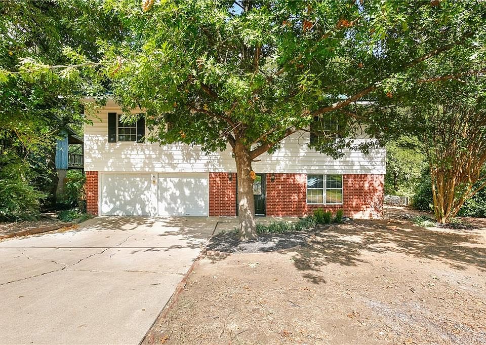 1st image of 2119 Emerson Ln