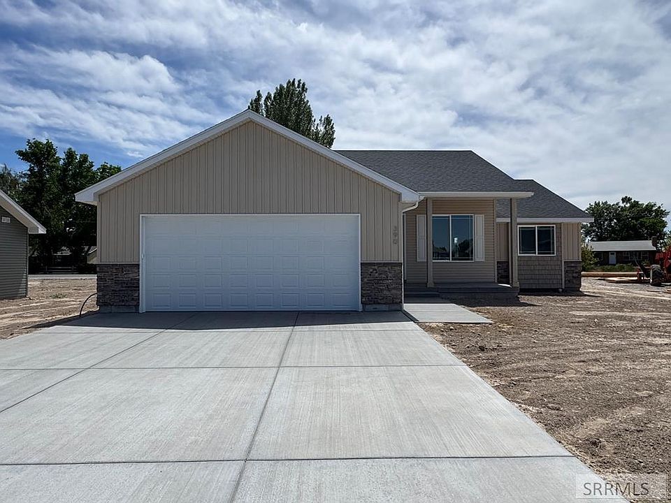 1st image of 390 Wind River Dr