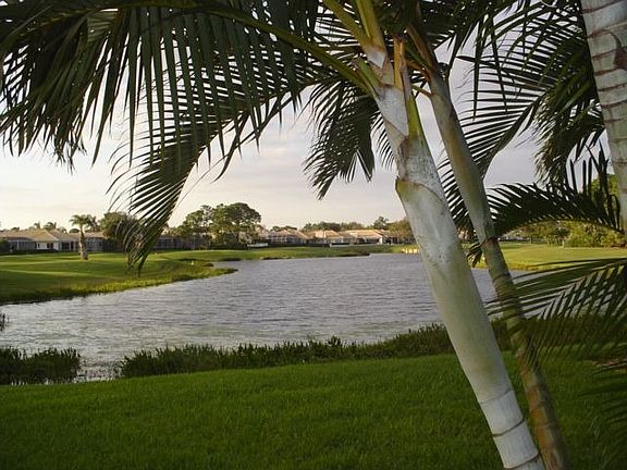 Gorgeous lake & fairway views