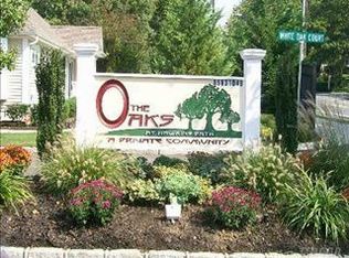 28 White Oak Ct, Coram, NY 11727