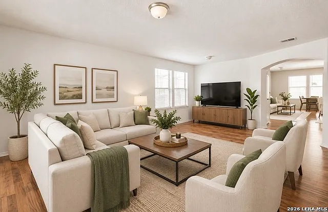 5 bed, 3.5 bath, 2463 sqft, $2,100 — Photo 2