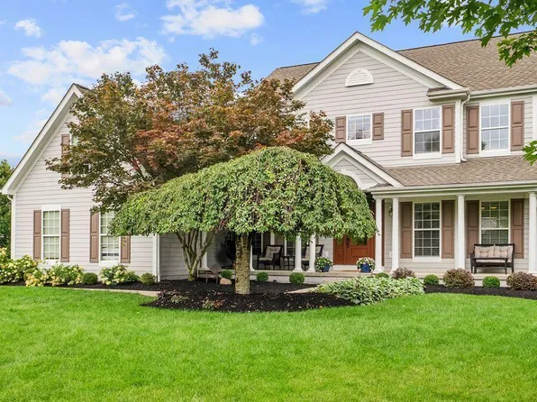 5245 Meadow Bend Dr, Lewis Center, OH 43035