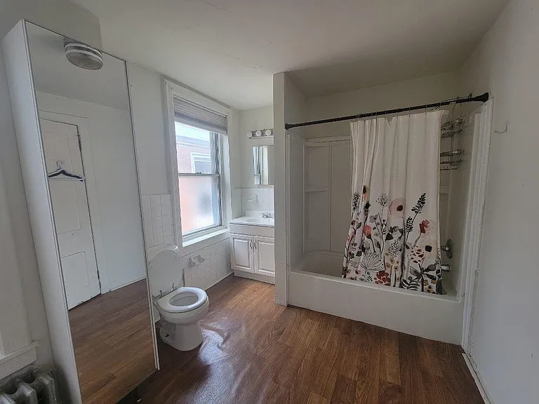 4053 Spruce St — Photo 3