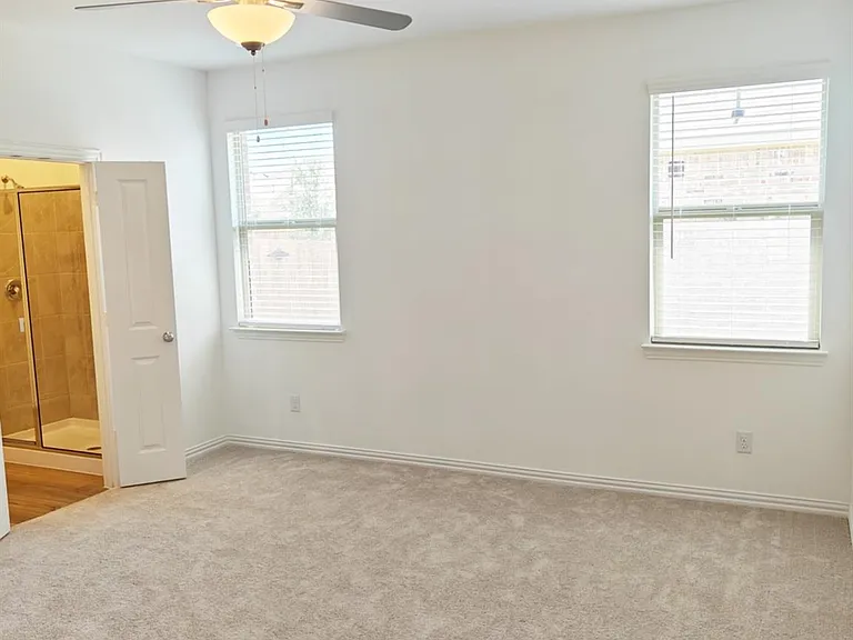 8404 Honeylocust St — Photo 13