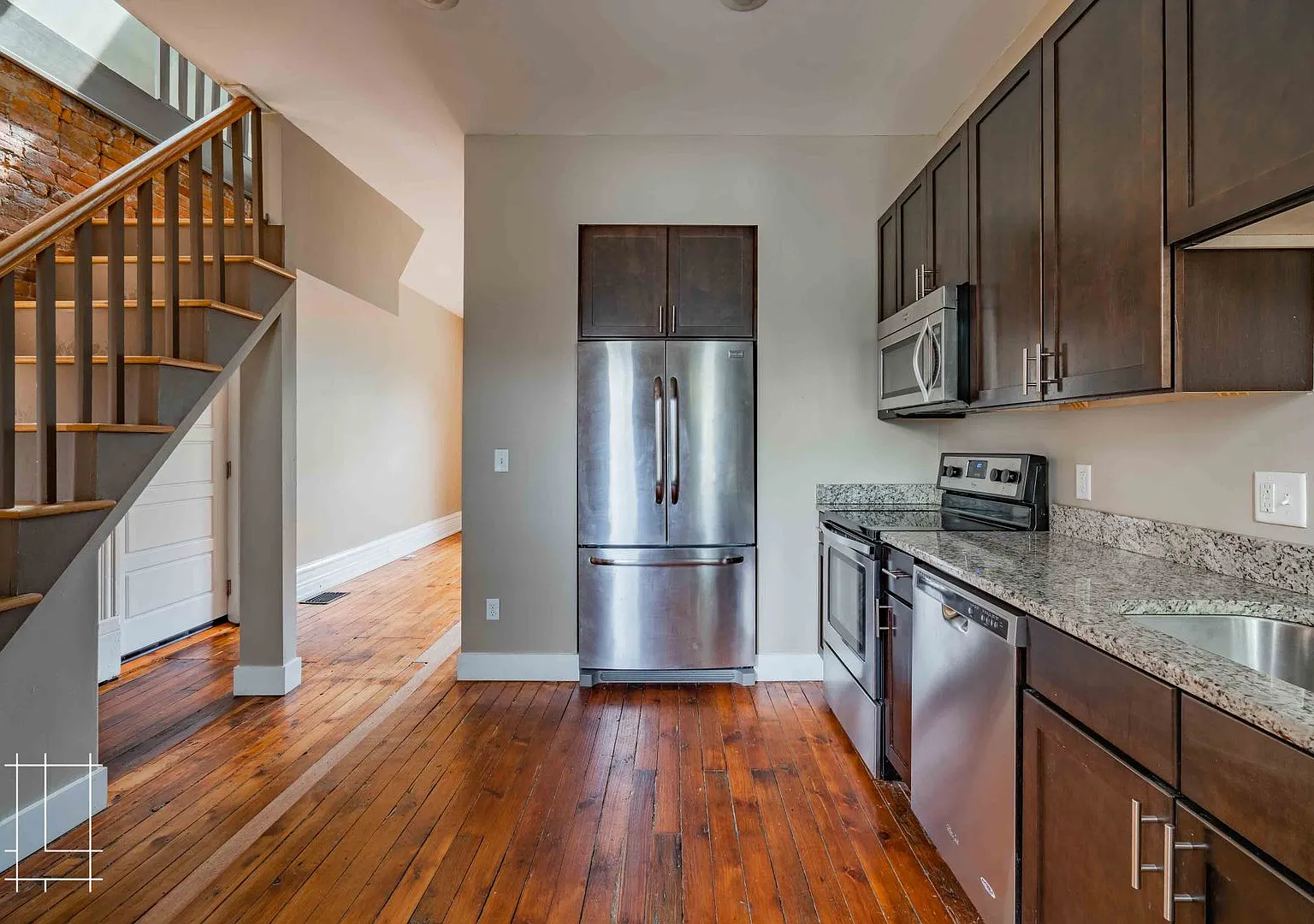 216 W. Hubbard Ave — Photo 2