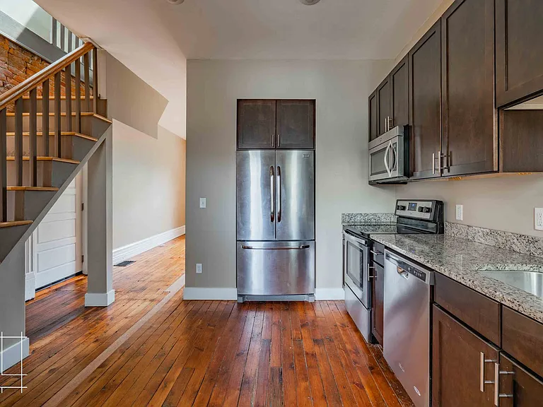 216 W. Hubbard Ave — Photo 1