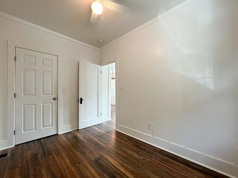 934 Clinton St — Photo 14