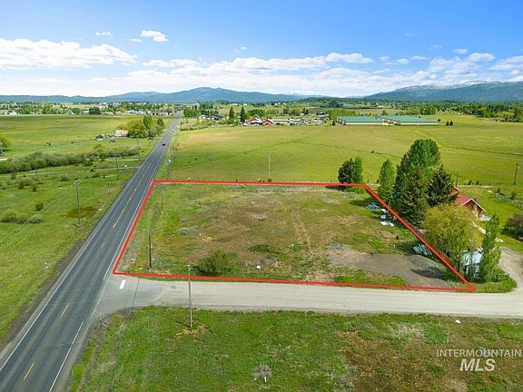 2nd image of 4 Pleasant Acres Dr