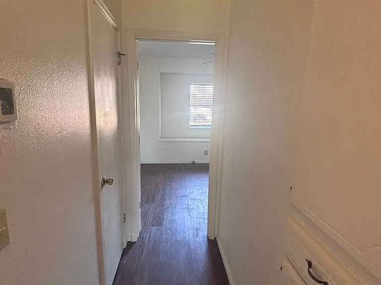 1052 NW 7th Pl — Photo 4