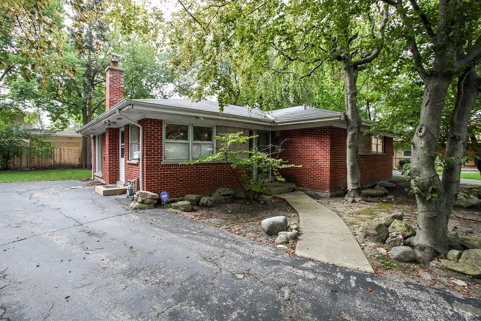 823 Lacrosse Ct photo 1