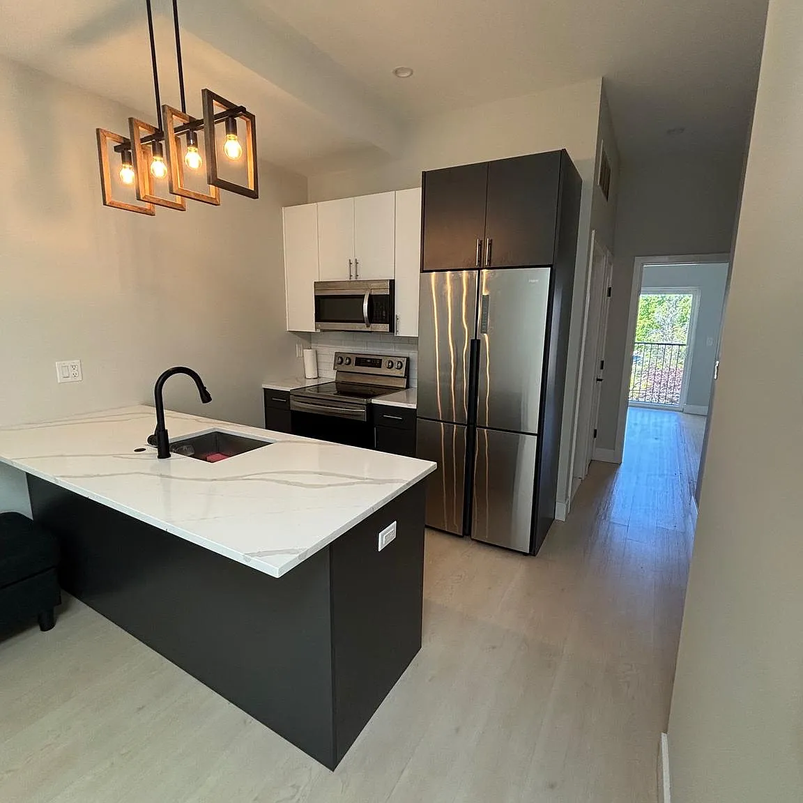 2 bed, 2.0 bath, 1400 sqft, $1,850 — Photo 1
