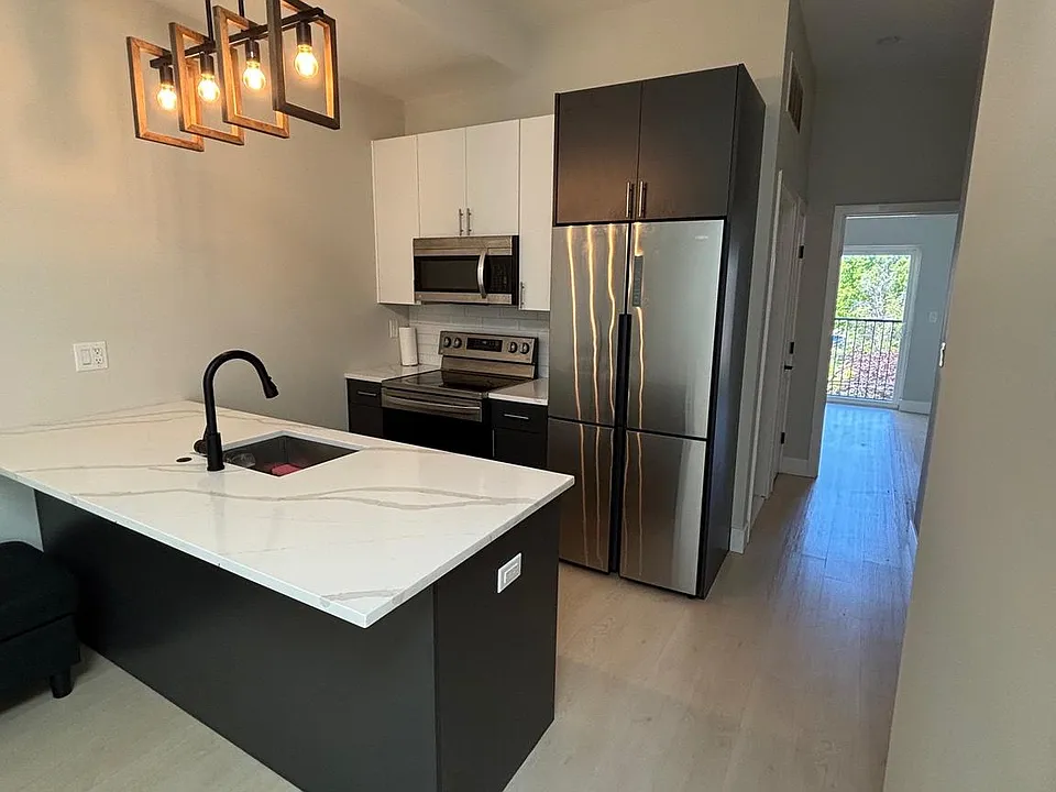 1809 Master St #3