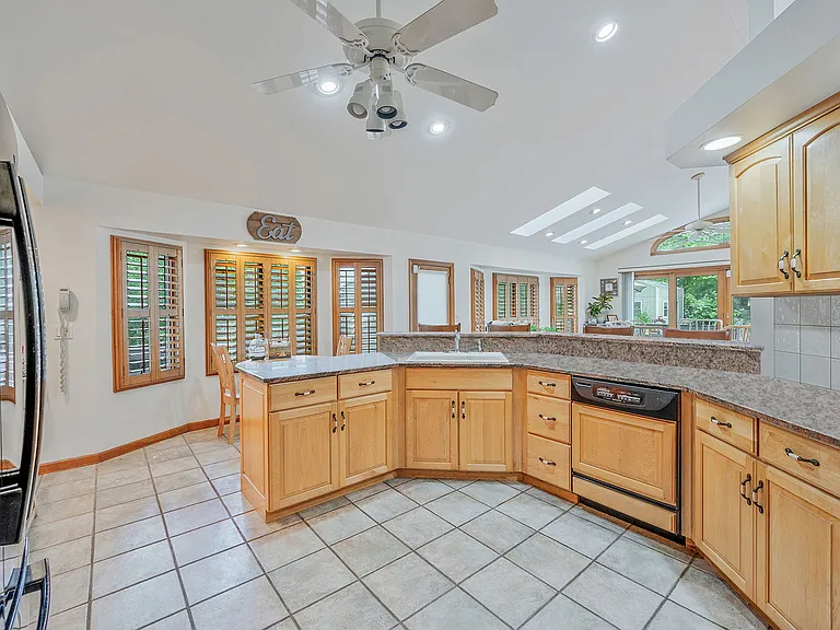 6 Bay Dr — Photo 10