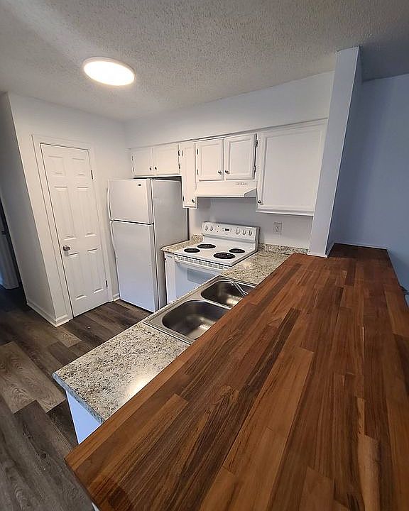1st image of 1325 W 26th St