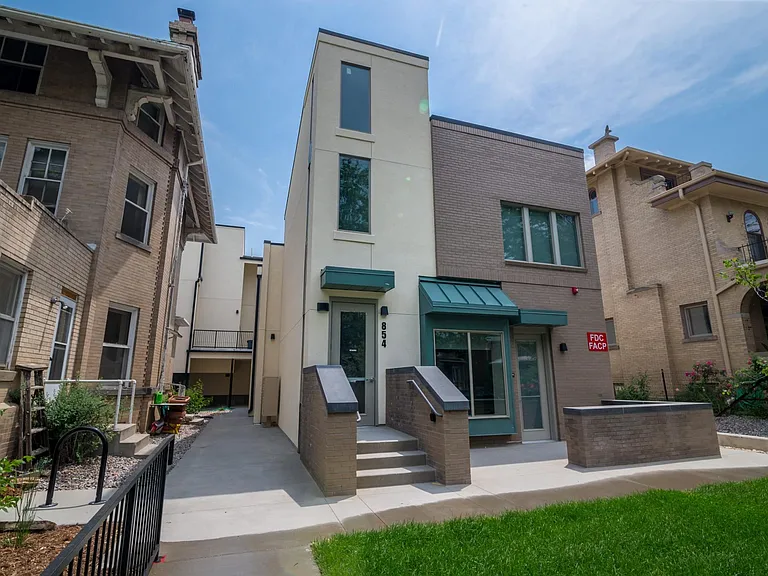 854 N Emerson St — Photo 2