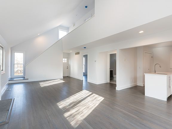 5th image of 35 Hoppin Ave