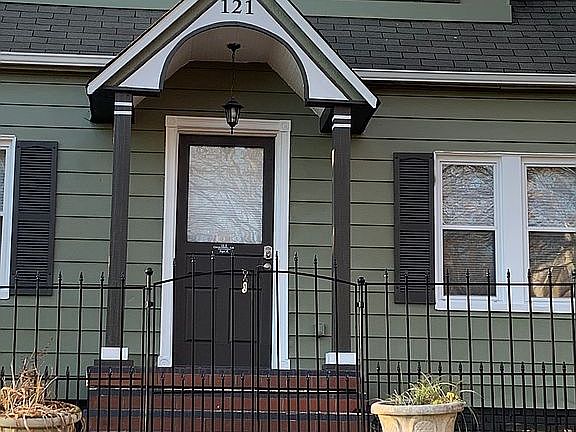 3rd image of 121 E Churchwell Ave