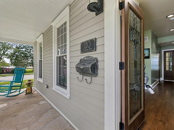 3rd image of 110 S Walkup Ave