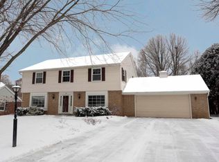336 Crescent Ln, Thiensville, WI 53092