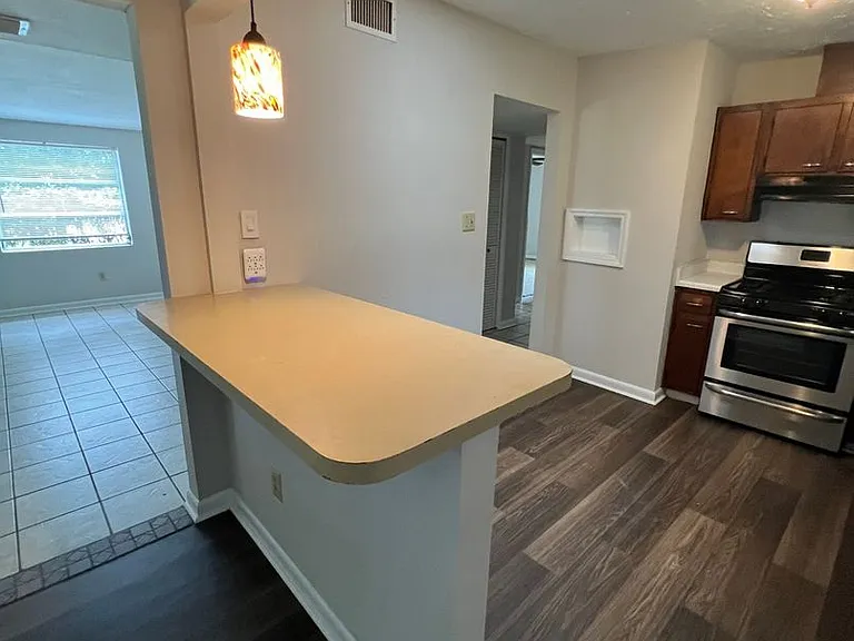 2231 Belle Vue Way — Photo 2