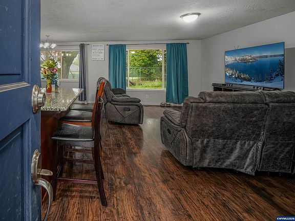 4th image of 2247 Greentree Dr NE